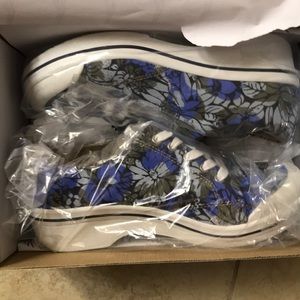 Dansko Blue Hawaii Tennies Size 38